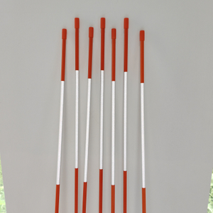FRP-Stangen, glasfaserverst&auml;rkte Kunststoffstangen, Rohrpf&auml;hle, orangefarbene Fiberglas-Schneepf&auml;hle mit wei&szlig;em reflektierendem Klebeband, Schneestange 